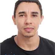 Trabalho de acordo com a demanda do aluno, adaptando as aulas conforme suas necessidades